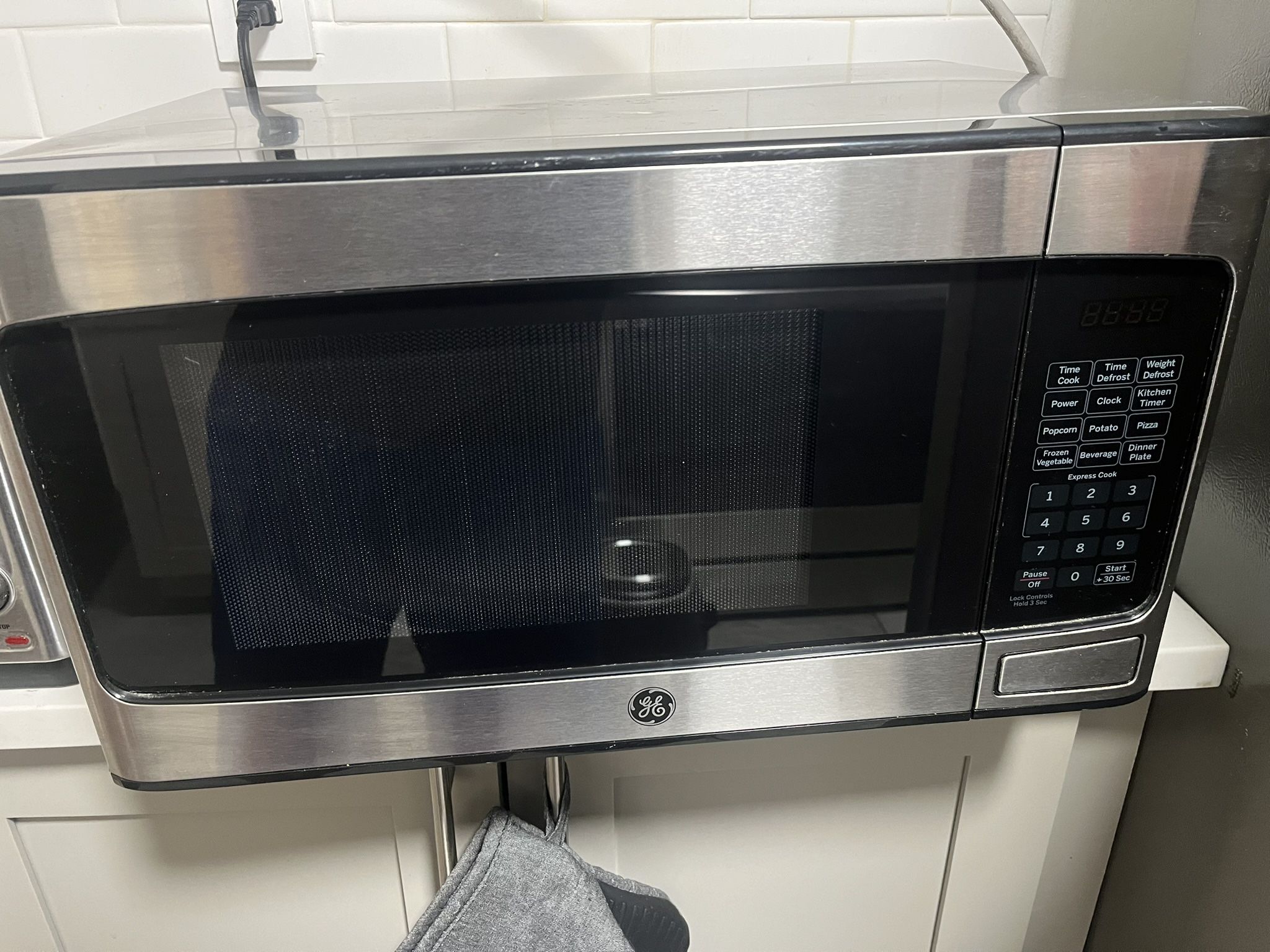 GE Stainless Steel Microwave Oven - 1150W, Great Condition