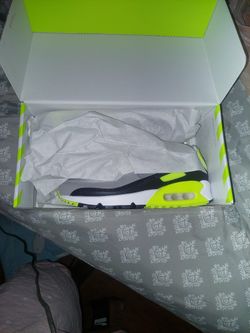 Brand New Woman's Nike Shoes Size 7