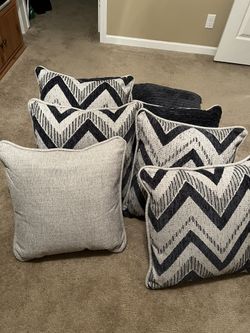 8 NEW pillows from Rooms to go 21” square