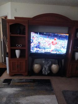 Intertainment tv stand it can divide in 3 sections holds up to 65 inch tv