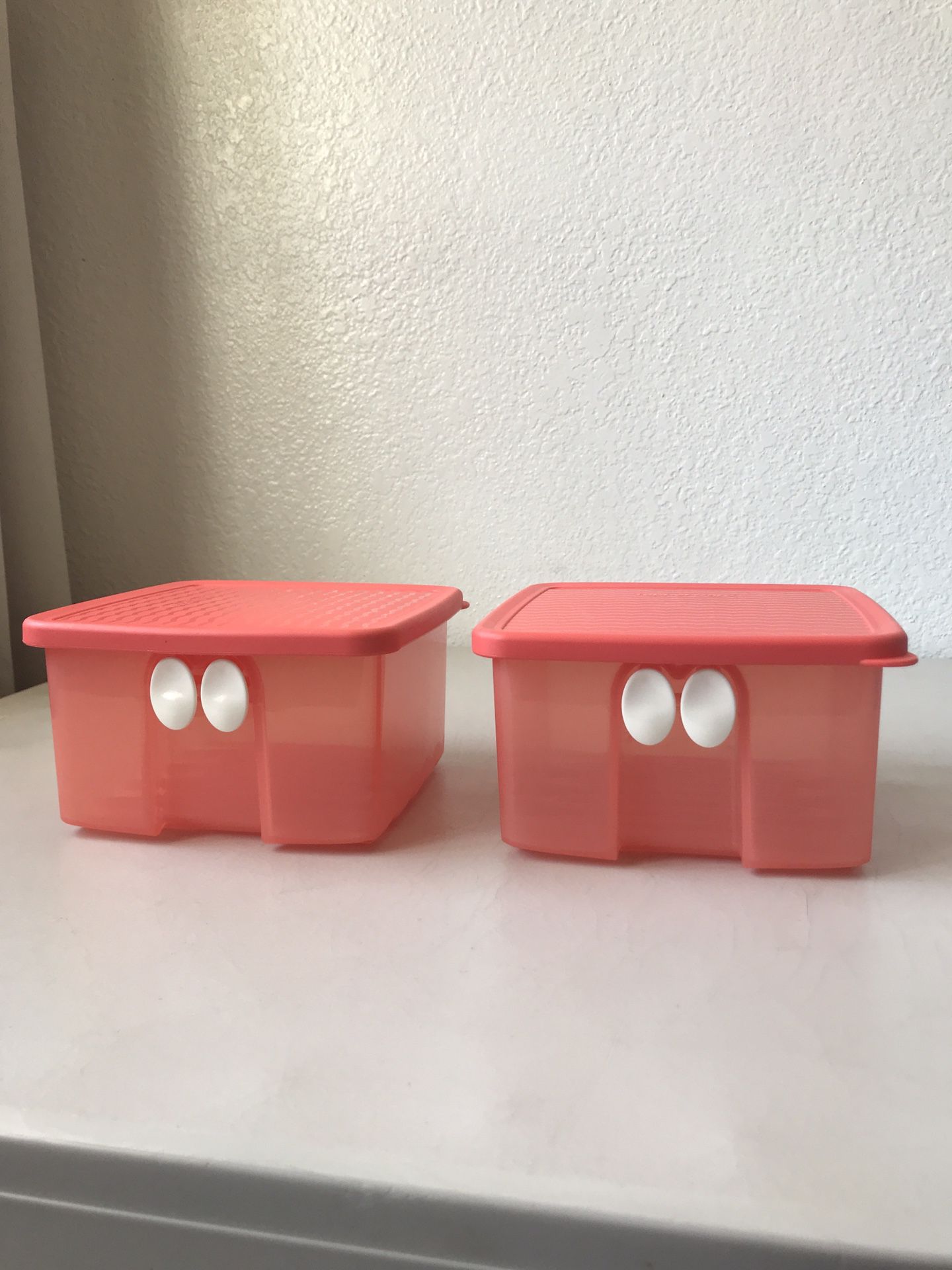 NEW Tupperware #3993 Fridgesmart Small PINK Container W/Lid 4 1/2