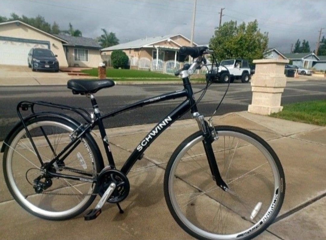 Schwinn Discover Hybrid Bicycle 