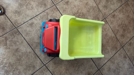 Dumping truck toy  obo