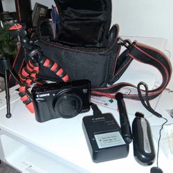 Power shot SX740 HS 4K With Accessories!