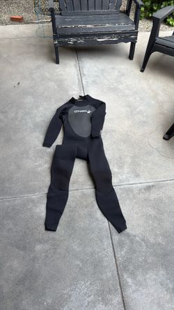 Women’s large O’Neill 3/2 full suit. N e w