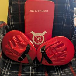 OBO  2 Thick Gym Mats, Kickboxing Mitts And Pad, And New VALEO weight Belt