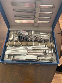 1847 Rogers Bros Silverplate Flatware Set