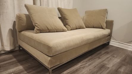 Z gallerie day bed (like new)