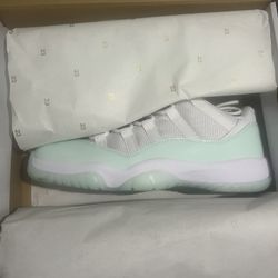Jordan 11 Igloo Size 8M/9.5E