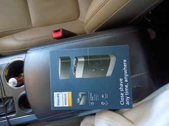 Philips Norelco compact shaver