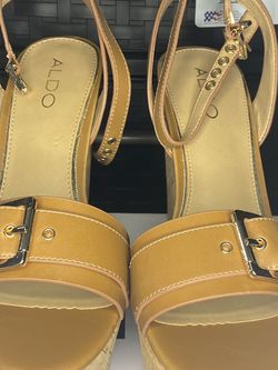 Woman/footwear/sandal/wedge