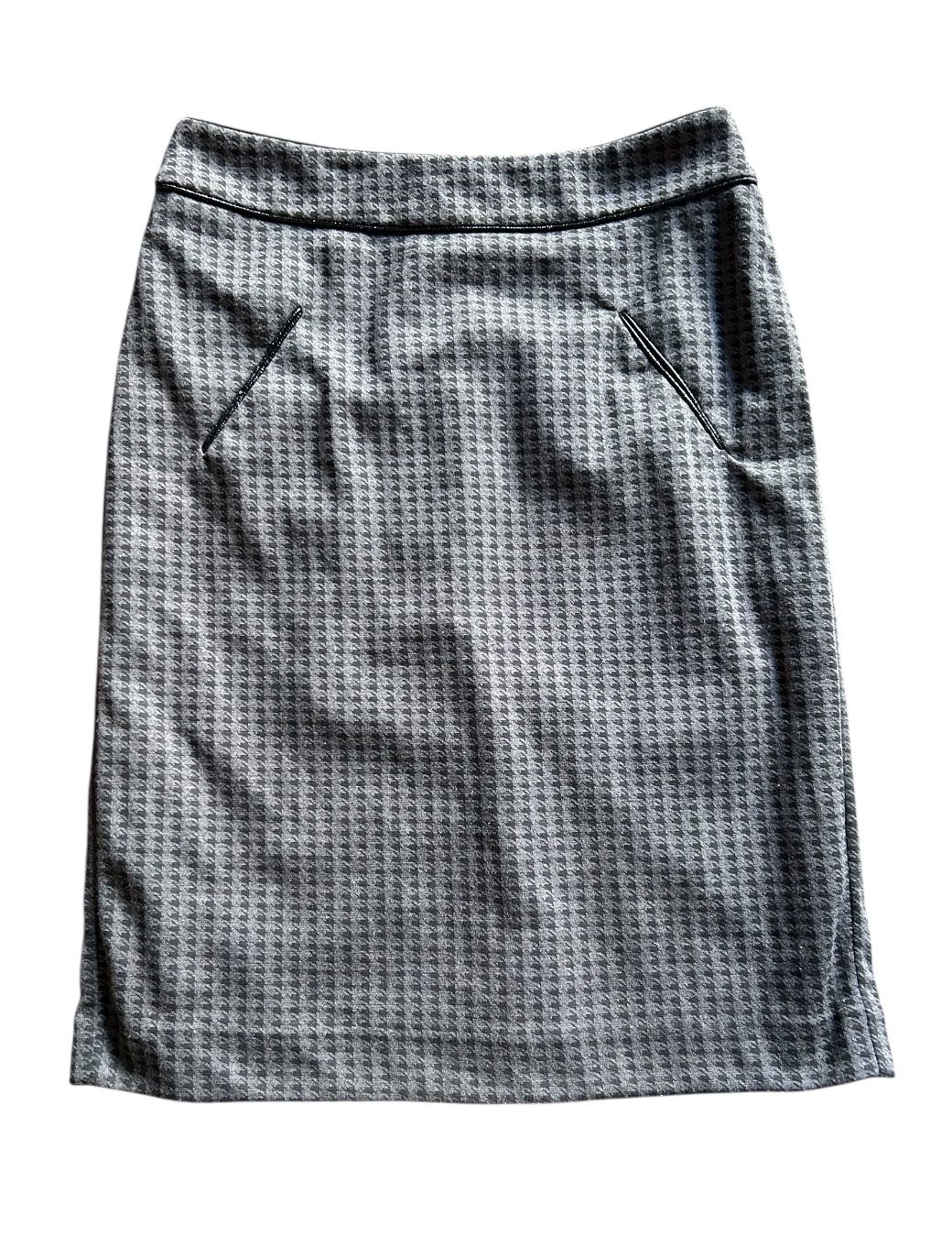 Woman’s size 4, Susan Bristol zip bag pencil skirt lined