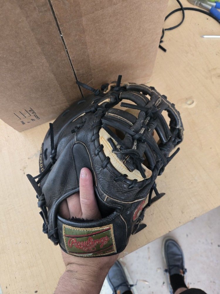 Rawlings RHT First Base Gold Glove Baseball Glove 12.5" - GOLD LABELS