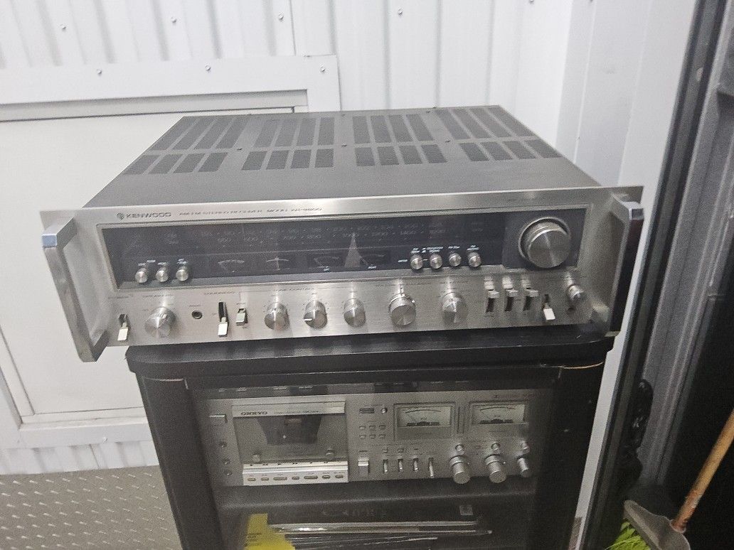 Kenwood Receiver Kr9600 For Parts Or Repairs Sending Loud Pop On Speakers Selling For Parts