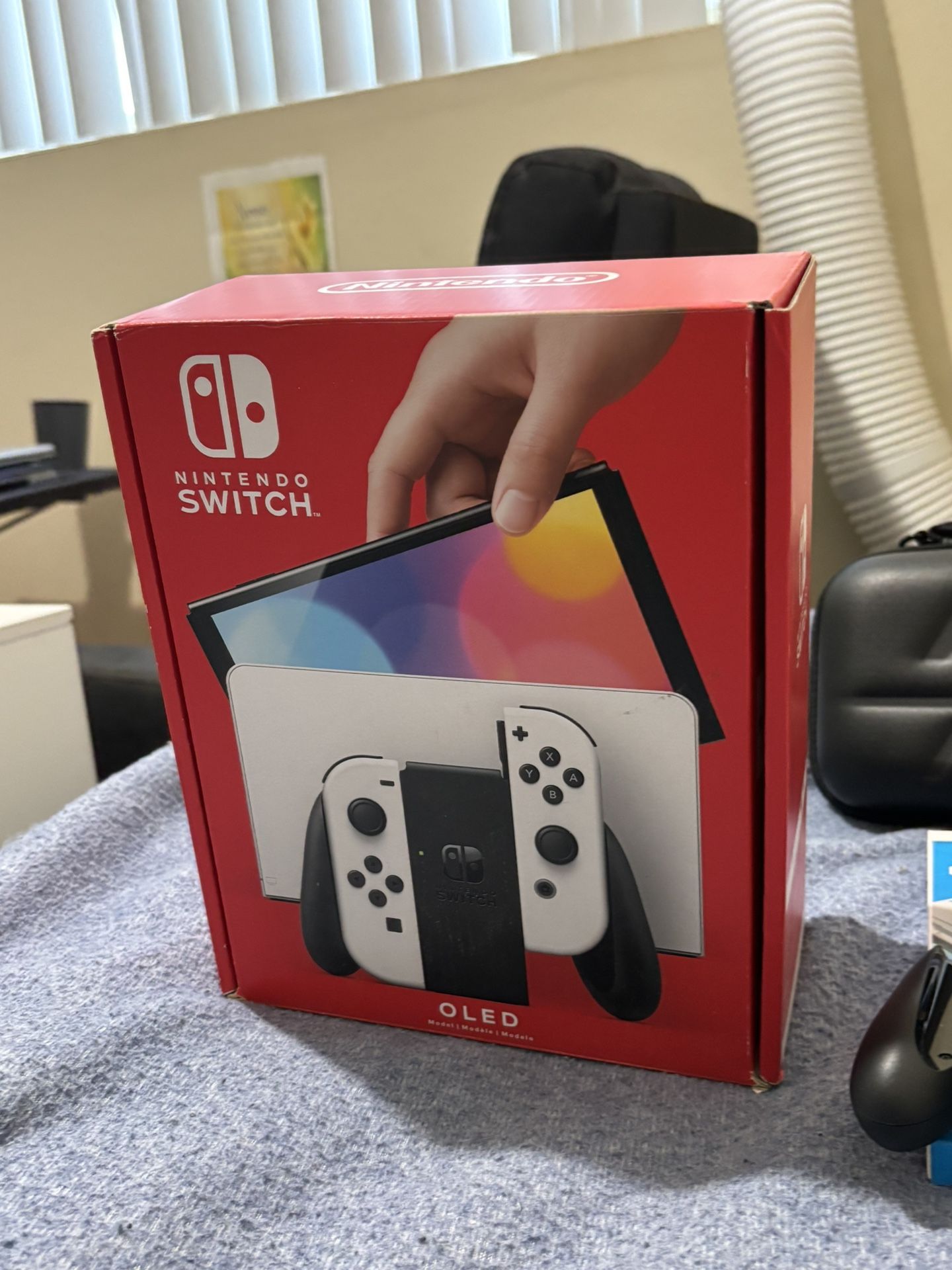 Nintendo Switch OLED + 3 Accessories 