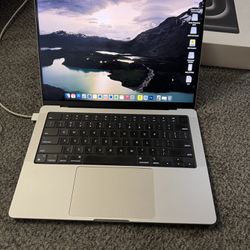 MacBook Pro M3 (Late 2023) 8gb Ram 14”