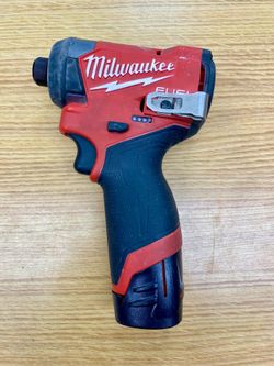 Milwaukee M12 FUEL 1/4" Hex Impact Driver w/ CP 2.0 Battery