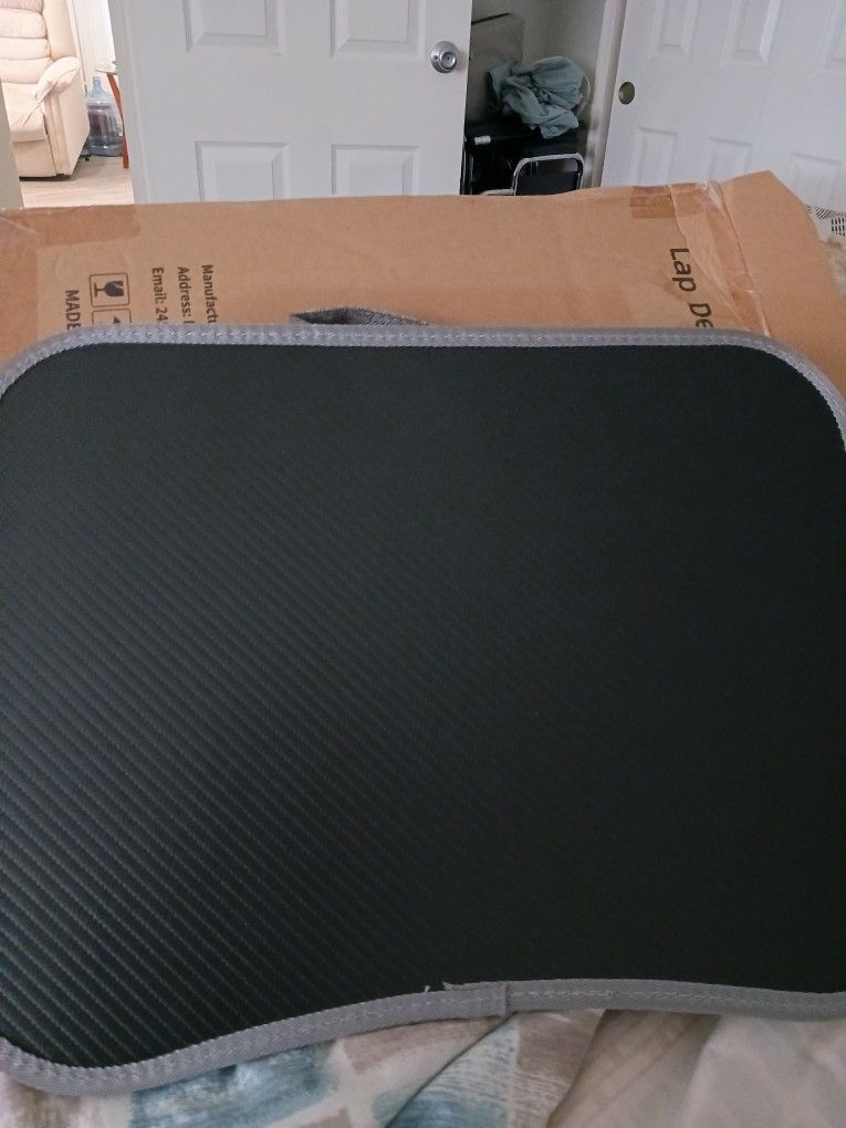 Brand New Laptop Or Tablet Table That Hoes On Ur Lap $7.00