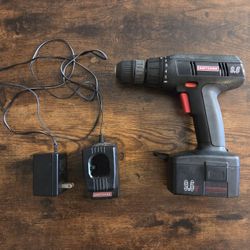 Craftsman 9.6V cordless drill kit, With Rechargeable Battery And Charger 