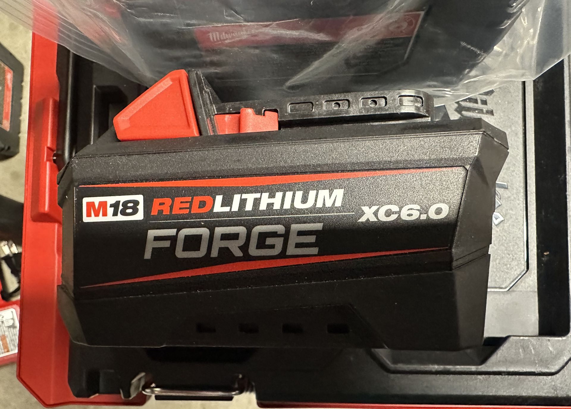 Milwaukee Fuel M18 Packout Vac With 6.0 Forge And 6.0 High Output Battery