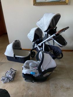 Uppababy Vista Double Stroller with Car Seat and Bassinet