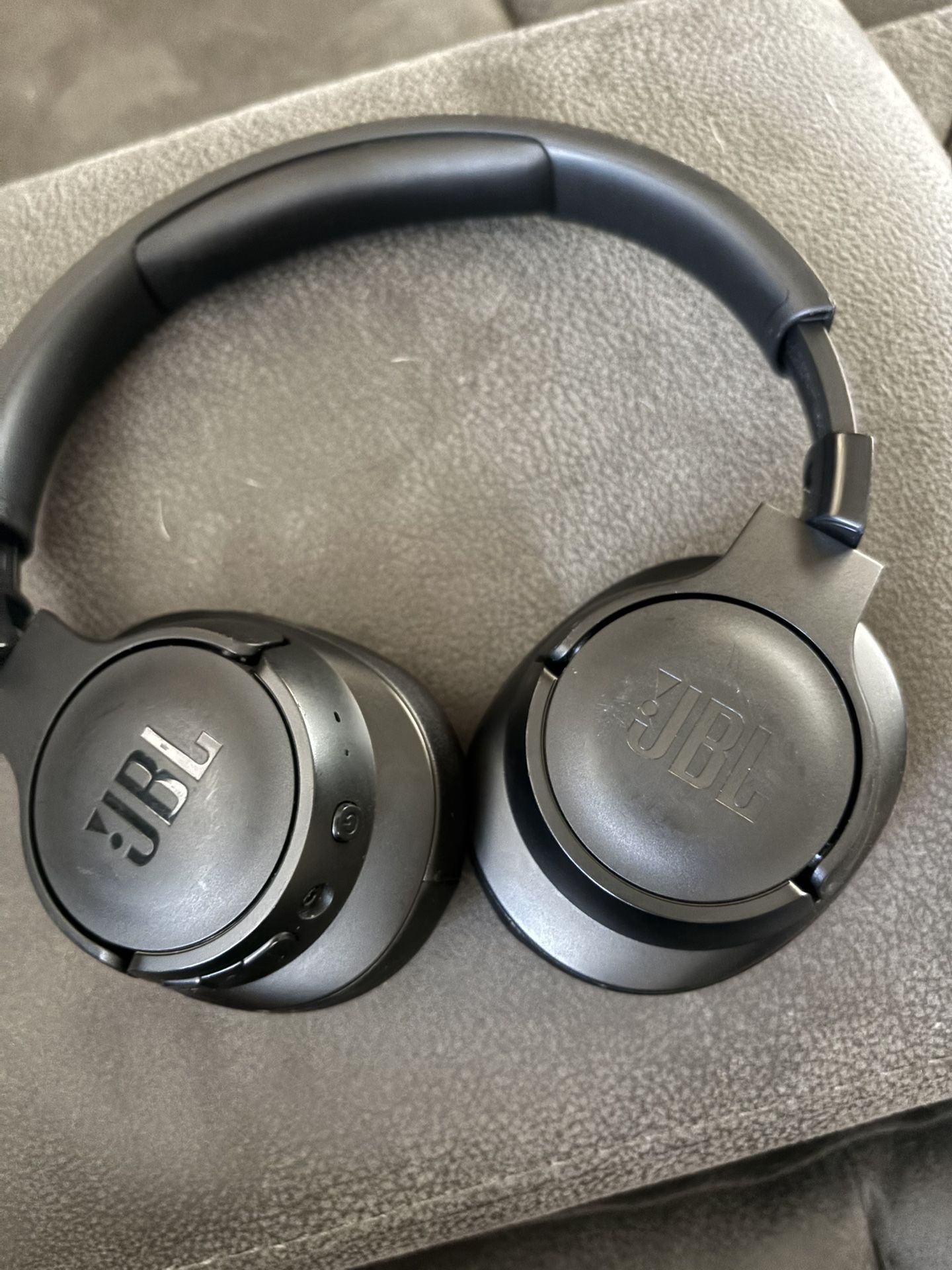 JBL Bluetooth Over Ear Headphones 