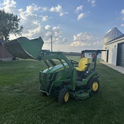 1025 JonhDeer Compact Tractor 