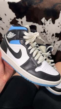 Air Jordan 1 Mid “Black/White/University Blue”