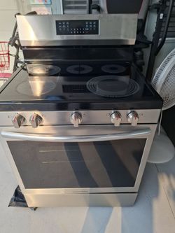 Frigidaire Stove