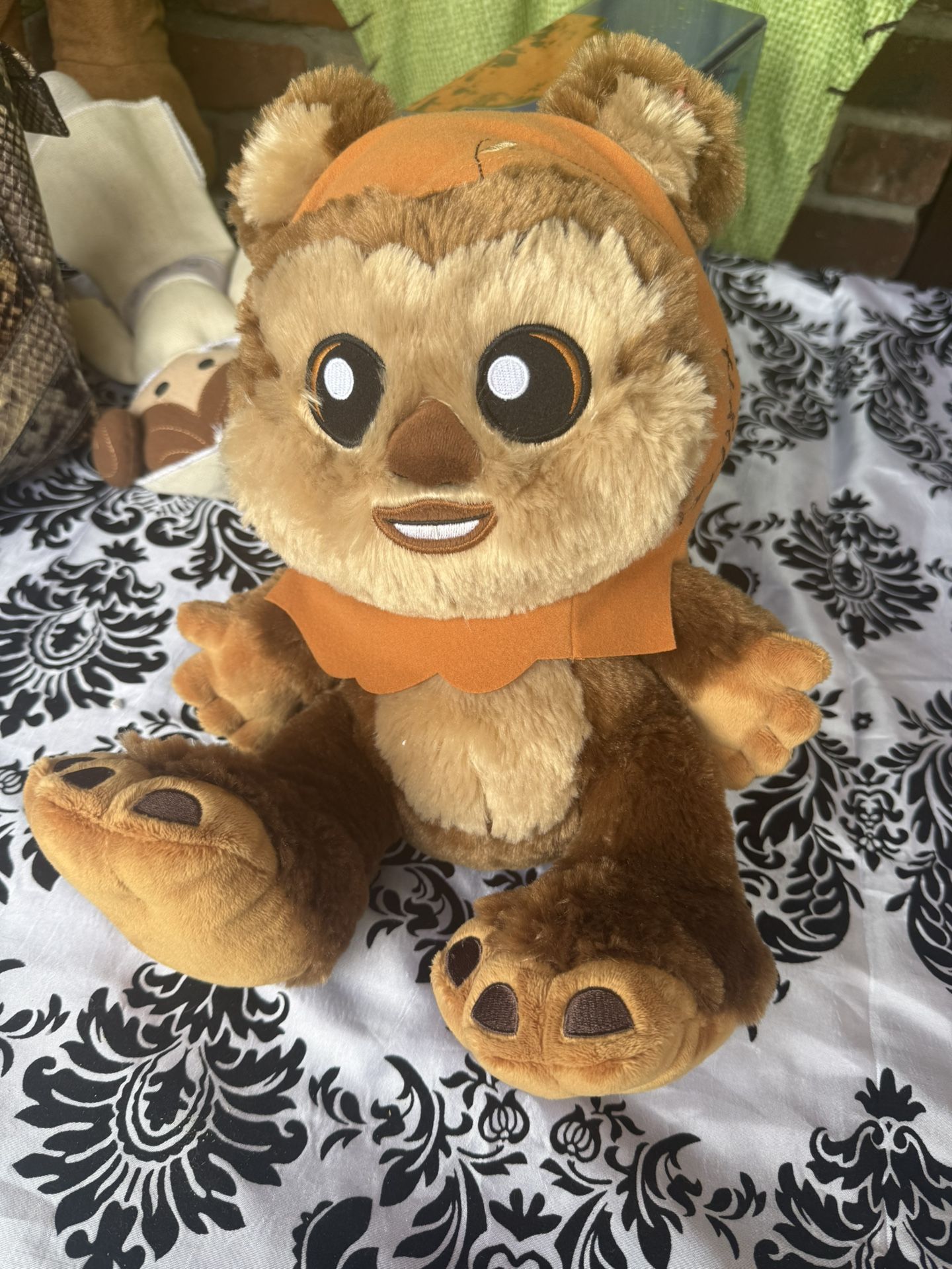 Disney Parks Exclusive Star Wars Wicket the Ewok Big Feet Plush Figure 11"