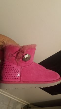 sz6 pink uggs wmns real l mint if up there still available dnt asl