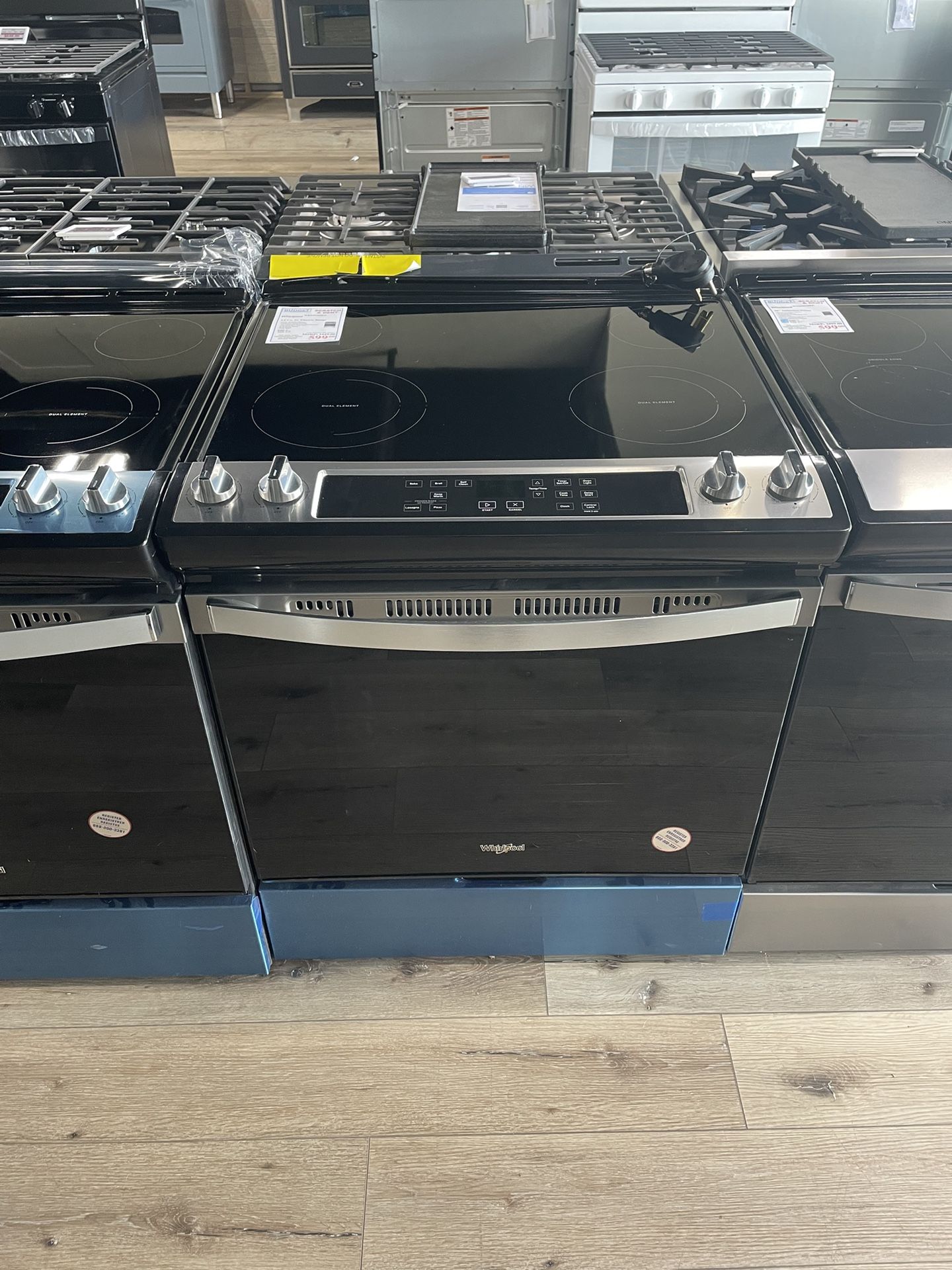 New 4.8 cu. ft. 4 Burner Element Single Oven Electric Range in Stainless Steel wee515s0ls