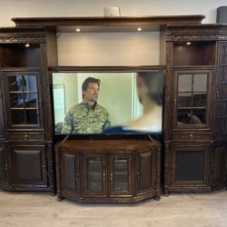 American signature online entertainment center