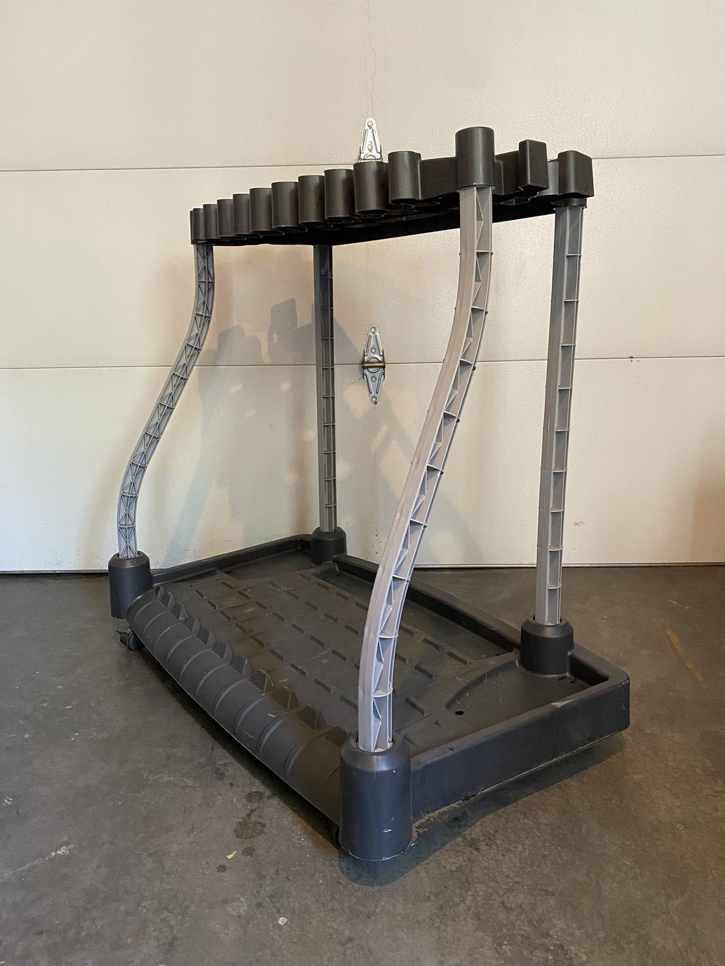 Rubbermaid Deluxe Garage Tool Tower Rack