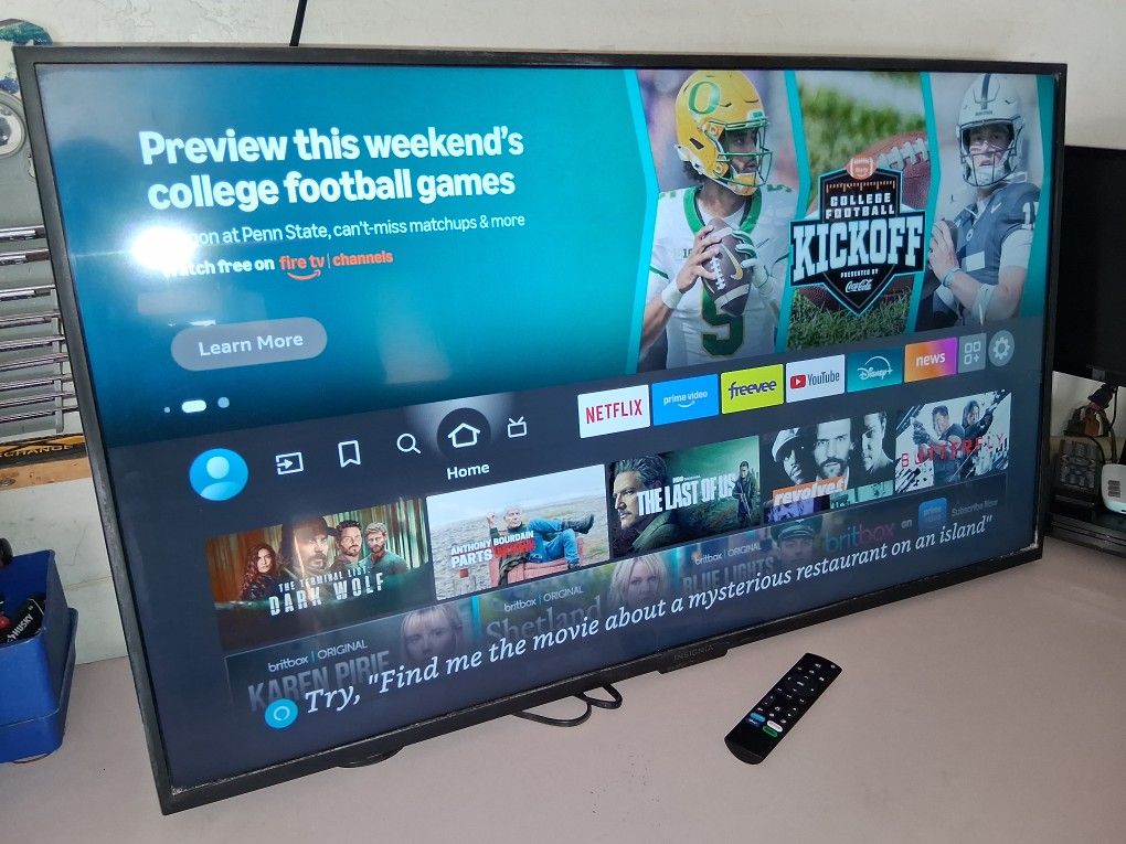 43 Inch 2024 Insignia Smart TV Just Like New With Remote $80 Firm