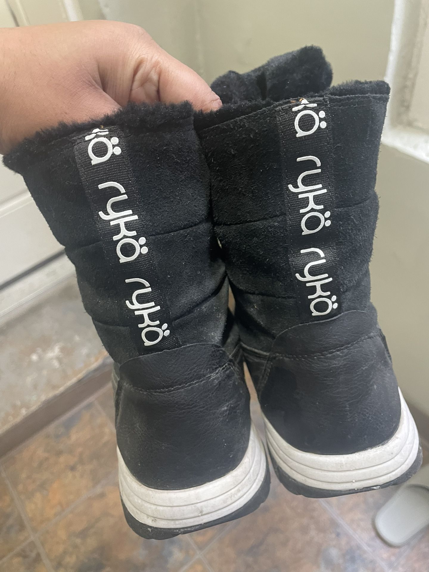 Winter Boots (weatherproof)