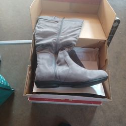 Grey Boot 11W