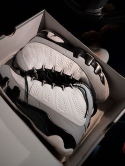 Air Jordan 9 Retro Sneakers