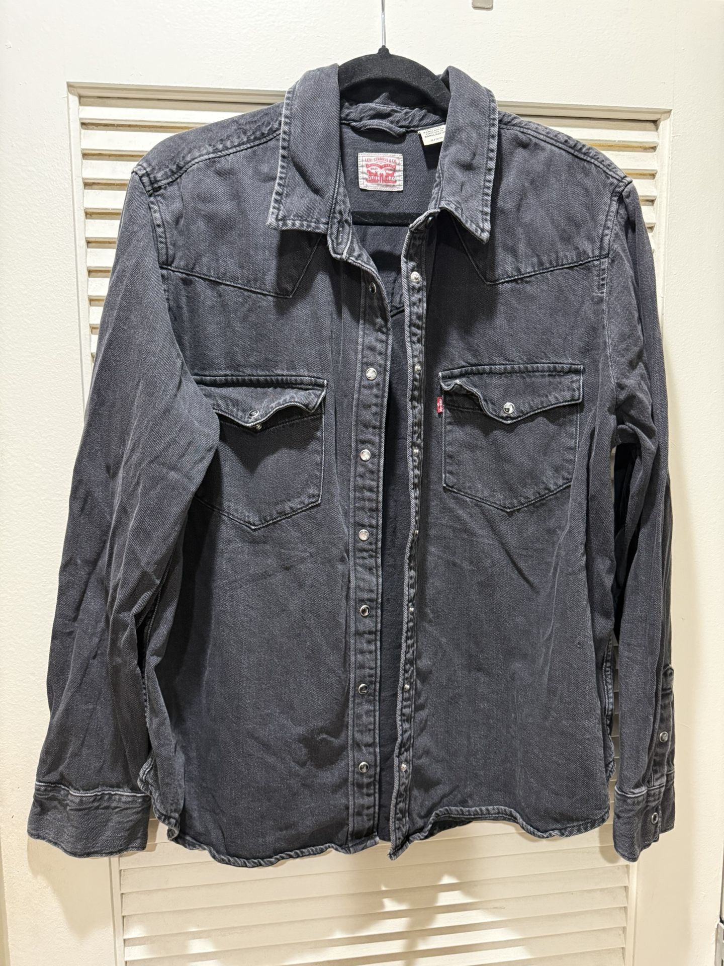 Levi’s Black Denim Shirt Jacket WOMEM! XL