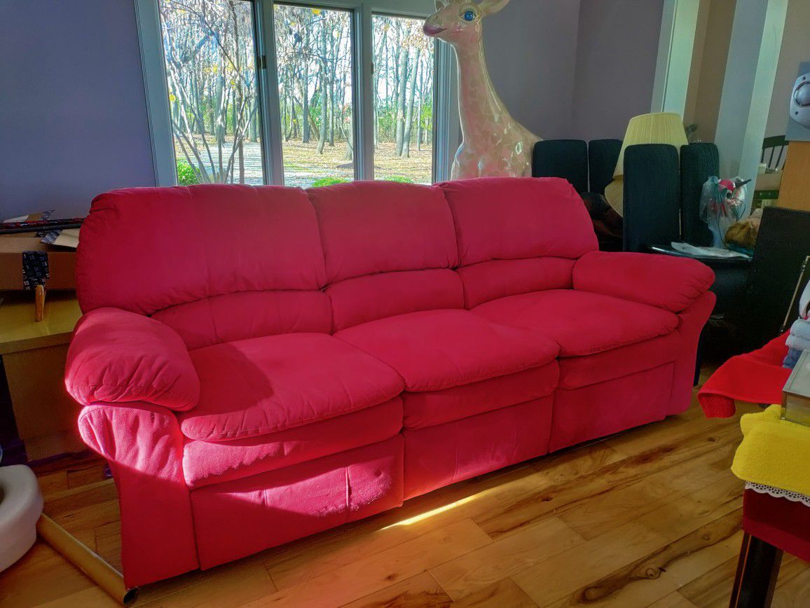 Sofa, Spacious & Comfy & In Perfect Condition 