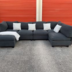 Modular sectional couch (delivery available)