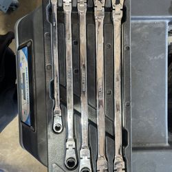 Ratcheting Wrench’s