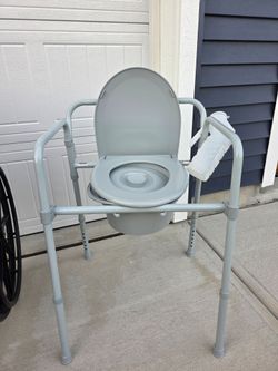 Portable commode