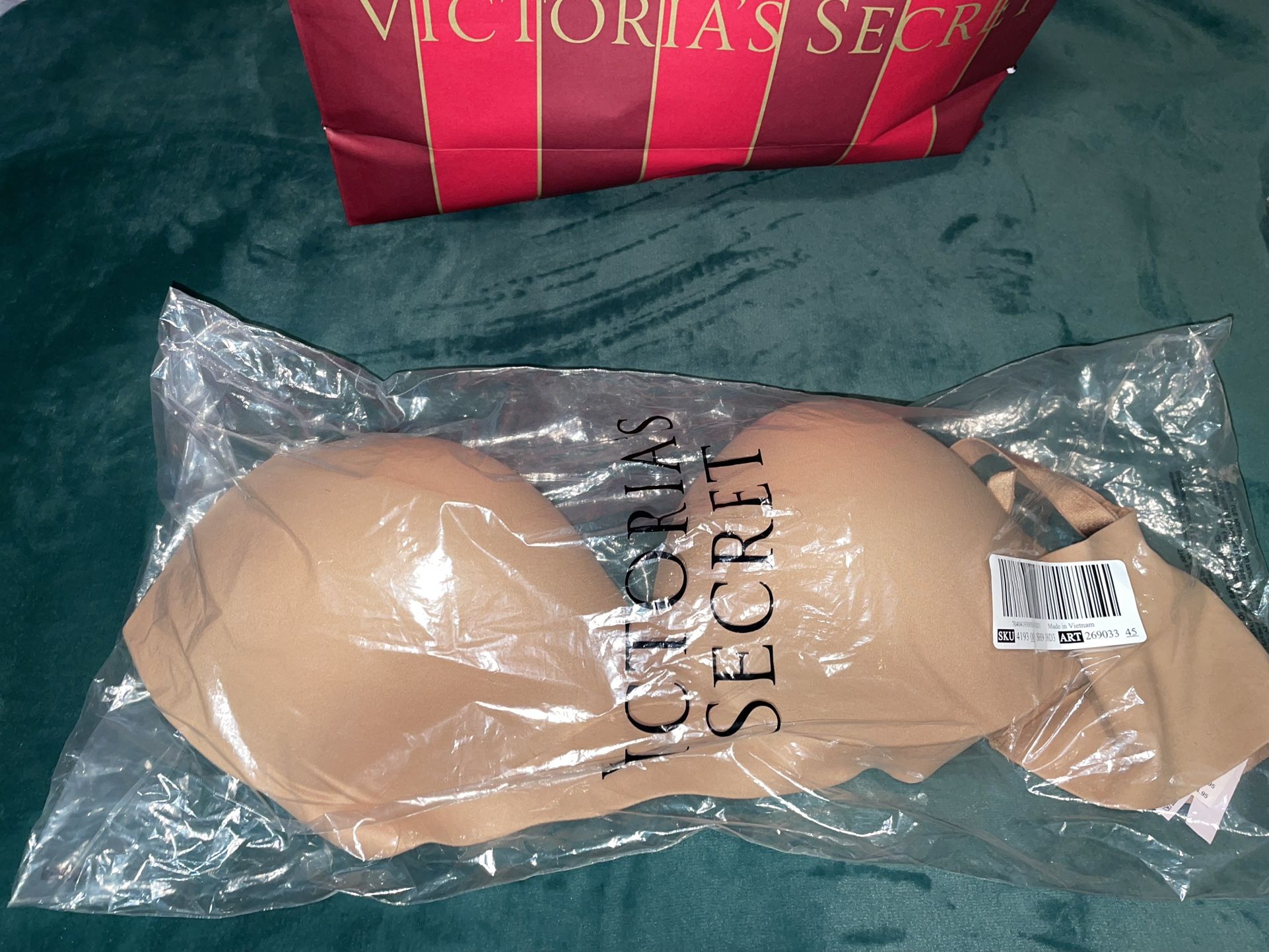 Victoria’s Secret Smooth Wireless Push up Plunge Bra!
