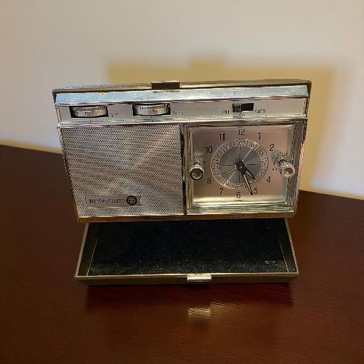 Vintage Westinghouse Travel Clock Radio Windup