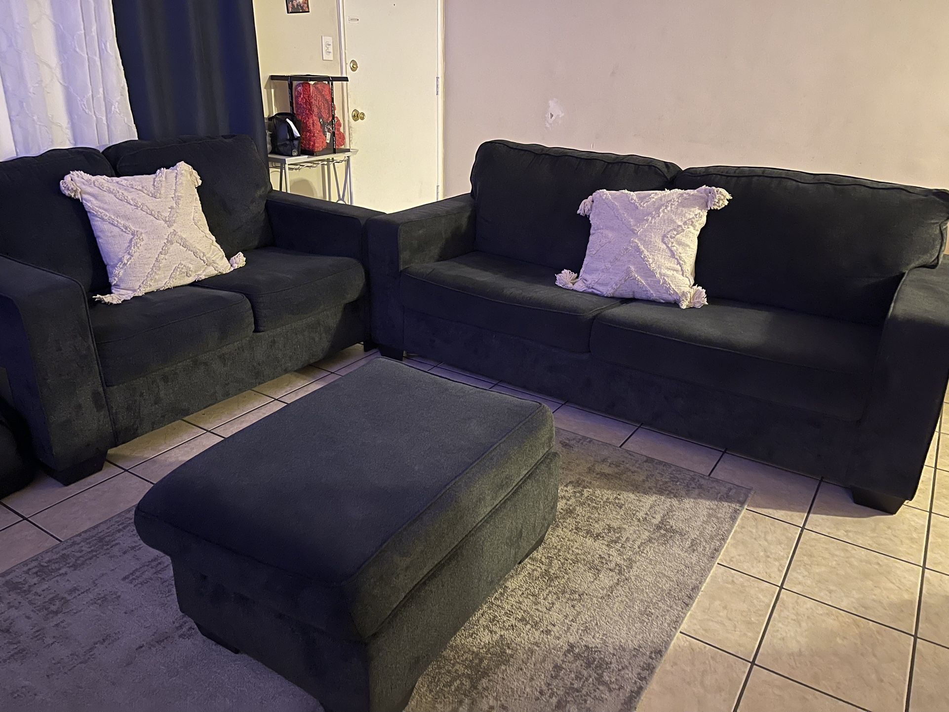 Good Condition Sofa Set 