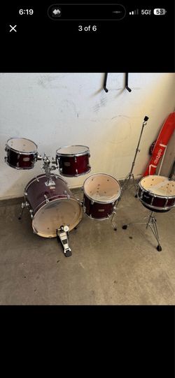 Yamaha Stage Custom Birch 5pc Drum Shell Pack With a 20" Kick Drum and 14” Snare Drum in Cranberry
