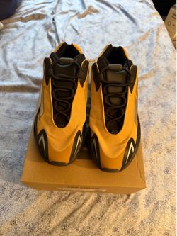 Yeezy 700 size 8