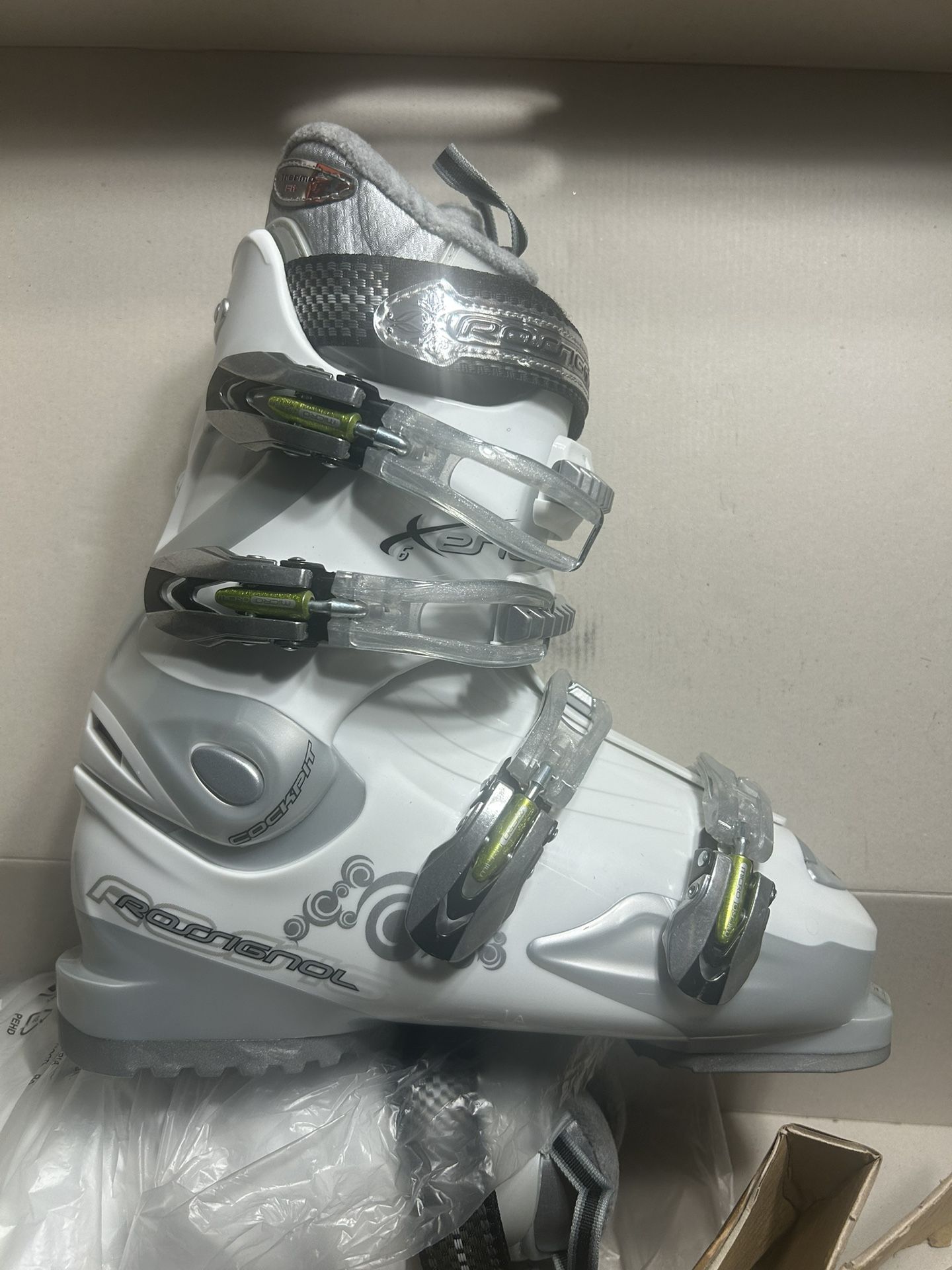 Rossignol Ski Boots Xena Size 26.0 New Open Box Never Been Worn 
