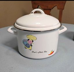 WHITE ENAMEL POT. 7 QT.